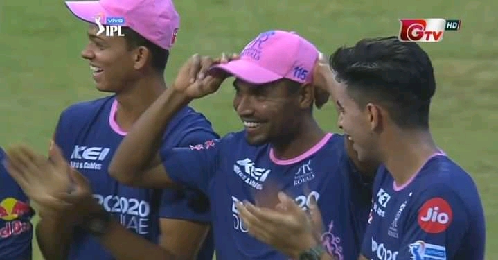 টস জিতে বোলিংয়ে রাজস্থান, একাদশে মুস্তাফিজ