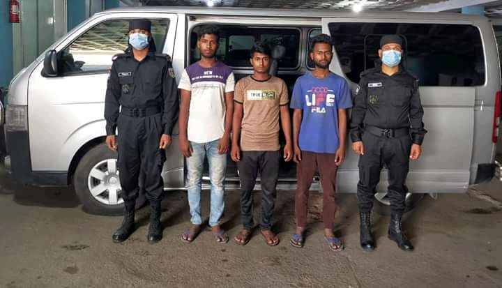 রাজধানীতে গাঁজাসহ ৩ মাদক ব্যবসায়ীকে গ্রেফতার করেছে র‌্যাব-৩