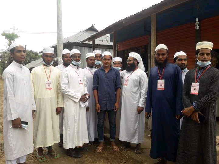 রাঙ্গাবালীতে ইশা ছাত্র আন্দোলনের সুন্নাহ উপকরন বিতরণ 