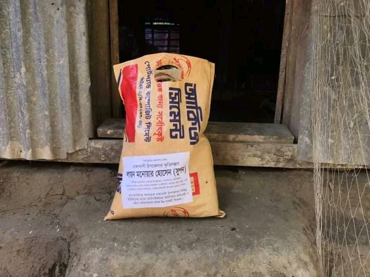 রাঙ্গাবালীতে সাংবাদিক মনোয়ার হোসেনের ঈদ সামগ্রী বিতরণ 