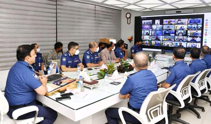 নওগাঁয় পু‌লিশ শপিংমলের ভিত্তিপ্রস্তর স্থাপন করেন আইজিপি