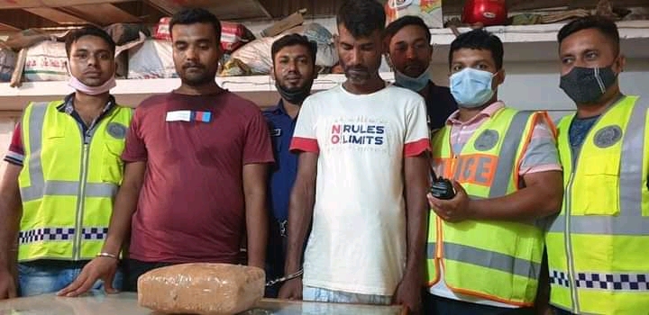 বেনাপোলে ২ কেজি গাঁজা সহ আটক ২