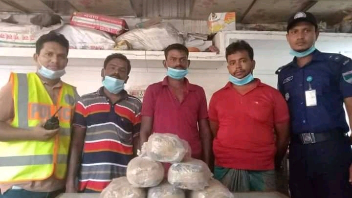 বেনাপোলে ৬ কেজি গাঁজা সহ ৩ মাদক ব্যবসায়ী আটক 