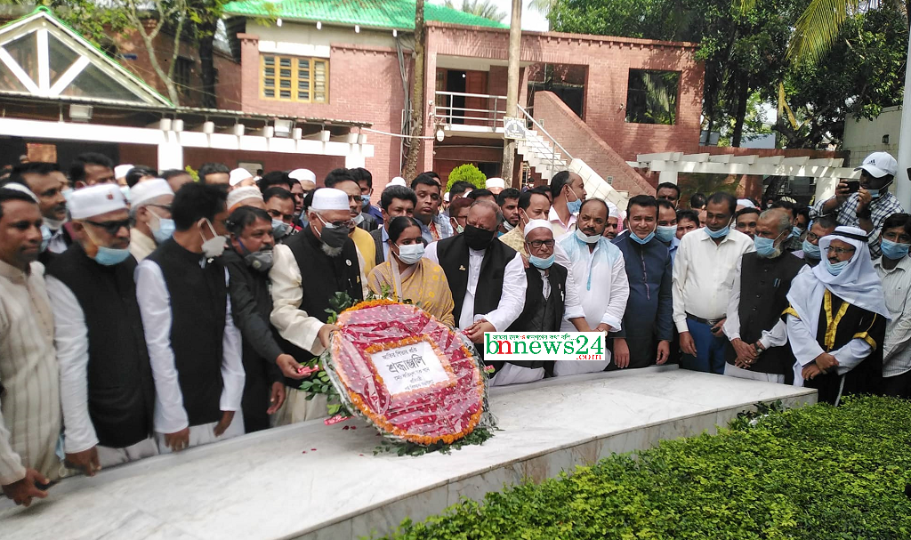 শেখ হাসিনার নেতৃত্বে বাংলাদেশ দ্রুত এগিয়ে চলছে : ফরিদুল হক