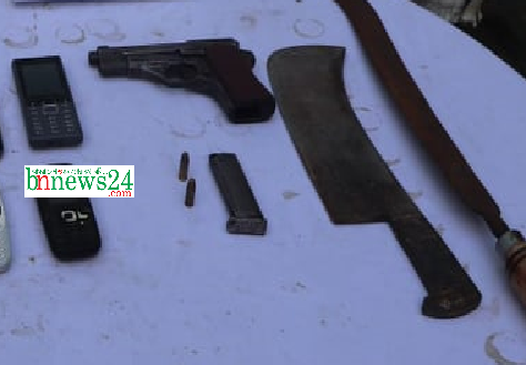 বেনাপোল সীমান্তে পরিত্যক্ত অবস্থায় অস্ত্র-গুলি উদ্ধার