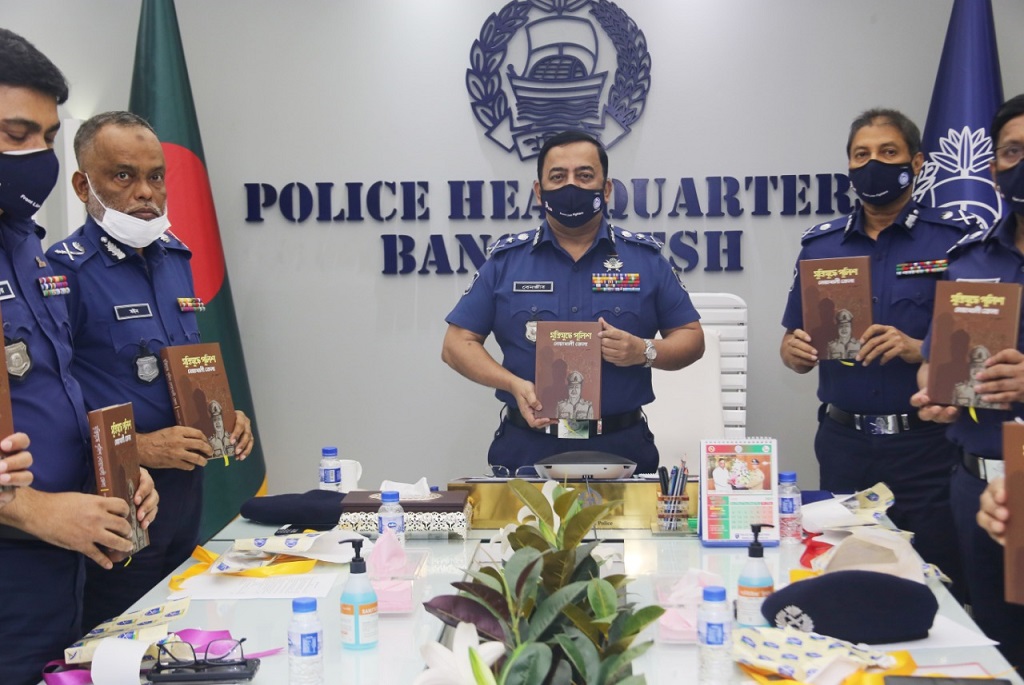 দেশে আজও রাজাকারের সন্তানরা দম্ভের সাথে চিৎকার করে : আই‌জি‌পি