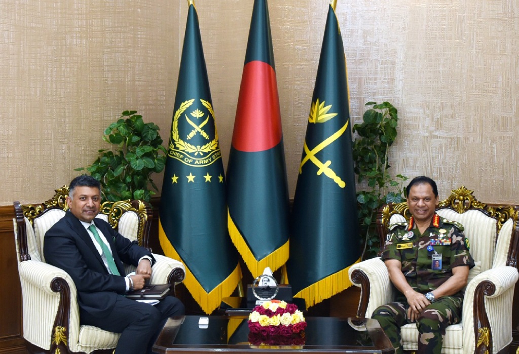 সেনা প্রধানের সঙ্গে ভারতীয় হাই কমিশনারের সৌজন্য সাক্ষাৎ