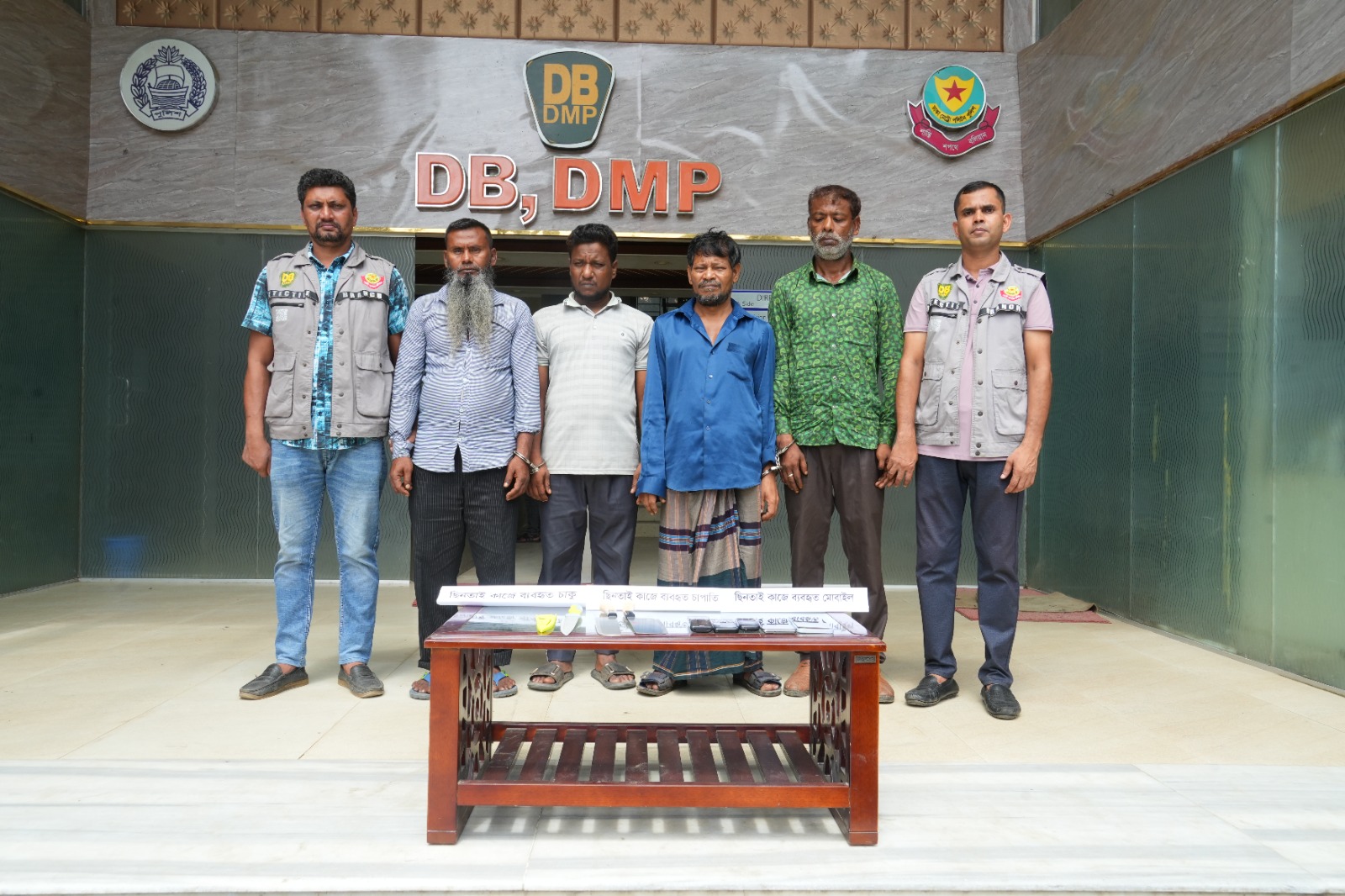 শেরেবাংলা নগরে সিএনজির স্টার্ট বন্ধ করলেই ছিনতাই