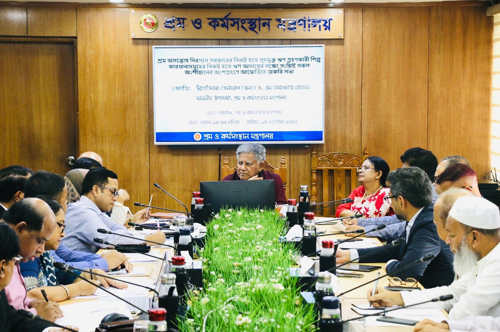 সুদমুক্ত ঋণ আদায়ে কঠোর আইনানুগ পদক্ষেপ গ্রহণ করবে সরকার: কর্মসংস্থান উপদেষ্টা