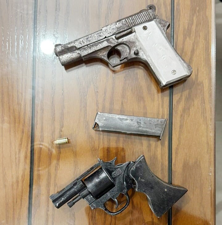 জুরাইন থেকে পরিত্যক্ত অবস্থায় দুটি আগ্নেয়াস্ত্র উদ্ধার