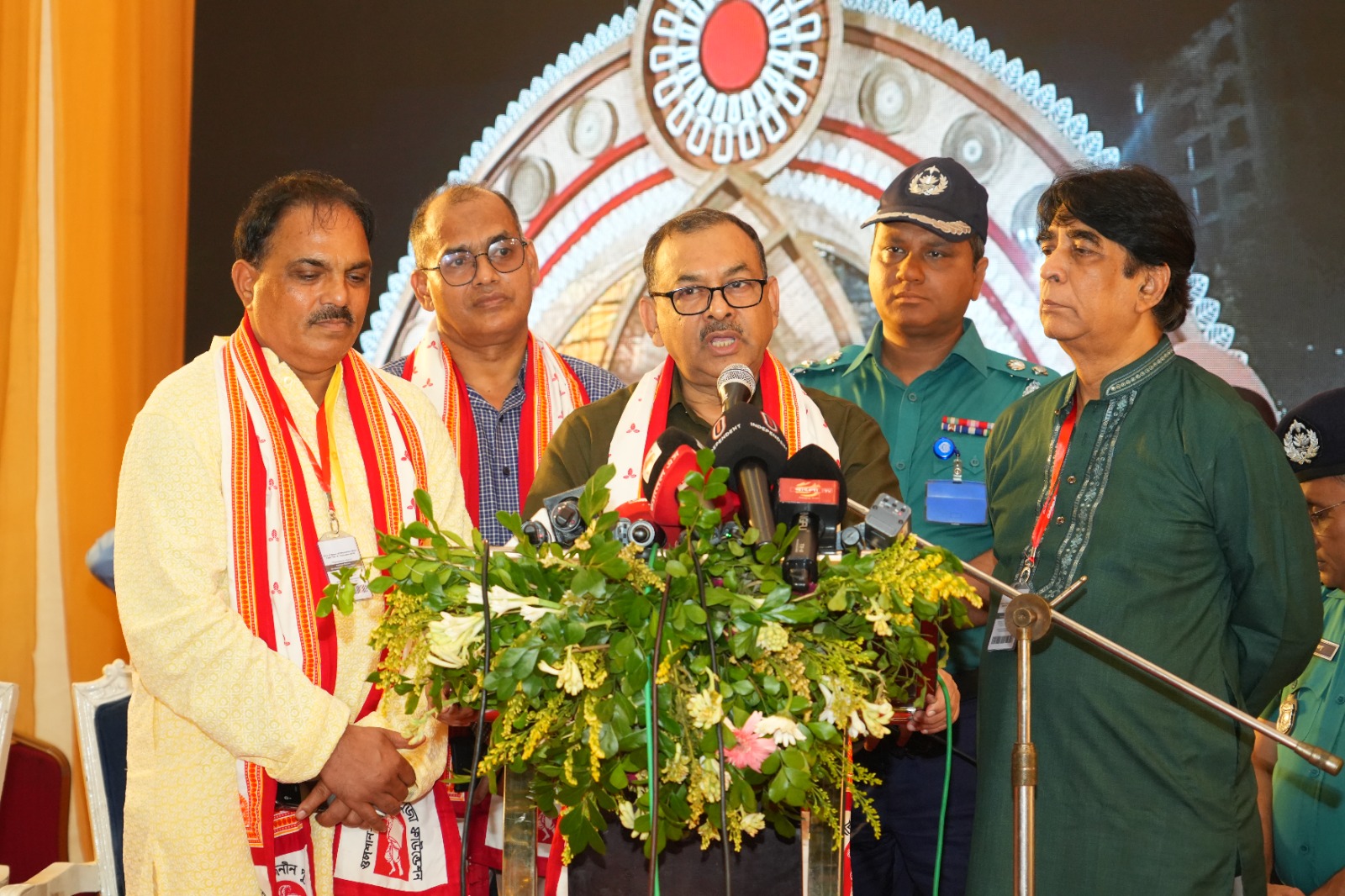 এবারের পূজায় কোন নিরাপত্তা ঝুঁকি নেই: ডিএমপি কমিশনার