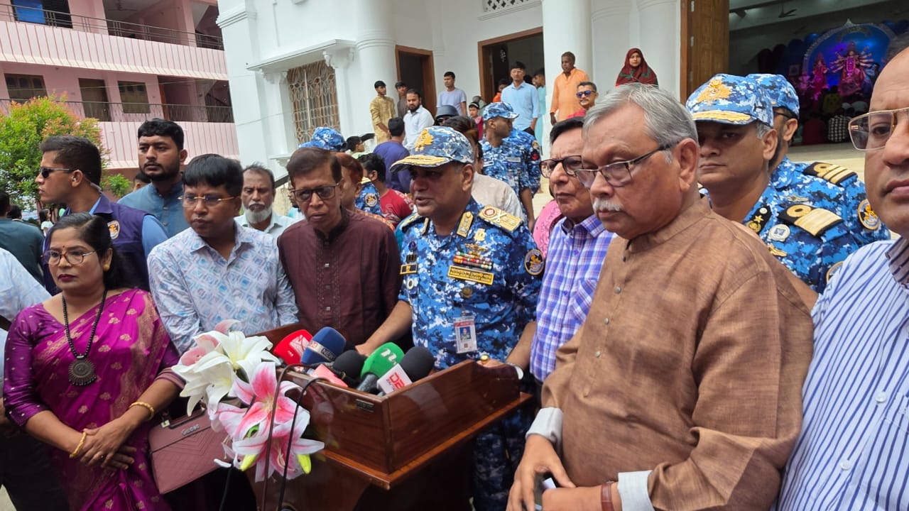 উপকূলীয় ২০৭ পূজামণ্ডপে কোস্ট গার্ডের বাড়তি নজরদারি: মহাপরিচালক 