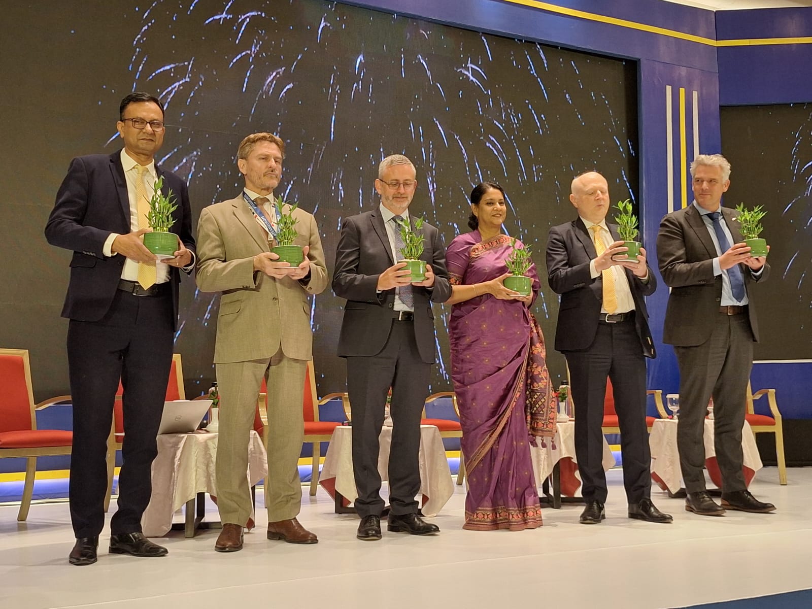 জলবায়ু ও জ্বালানি রূপান্তরে বৈশ্বিক অংশীদারিত্ব জোরদার করার আহ্বান পরিবেশ উপদেষ্টার 