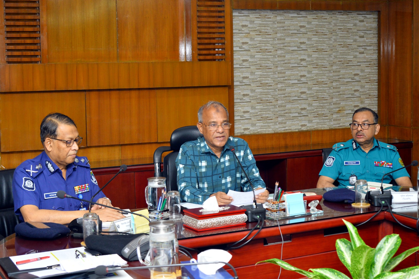 নির্বাচন অবাধ, সুষ্ঠু ও নিরপেক্ষ করতে পুলিশের ভূমিকা সর্বাগ্রে: স্বরাষ্ট্র উপদেষ্টা