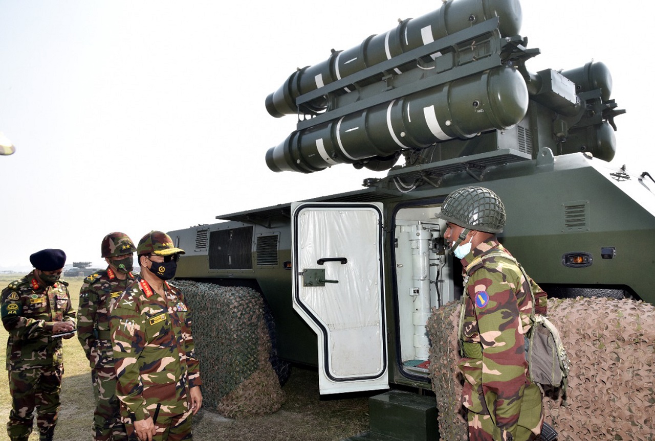 সেনাবাহিনীর শীতকালীন বহিরঙ্গণ প্রশিক্ষণ দেখছেন সেনাপ্রধান