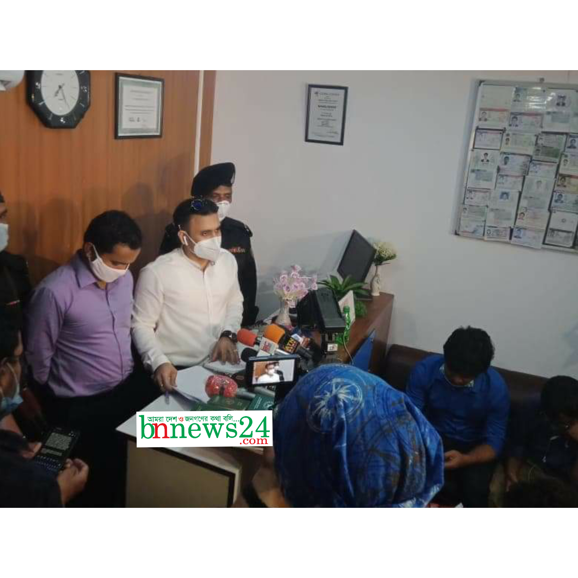 কানাডা ও ফিজিতে পাঠানোর প্রলোভন দেখিয়ে প্রতারণা, ৬ নারী র‍্যাবের ফাঁদে