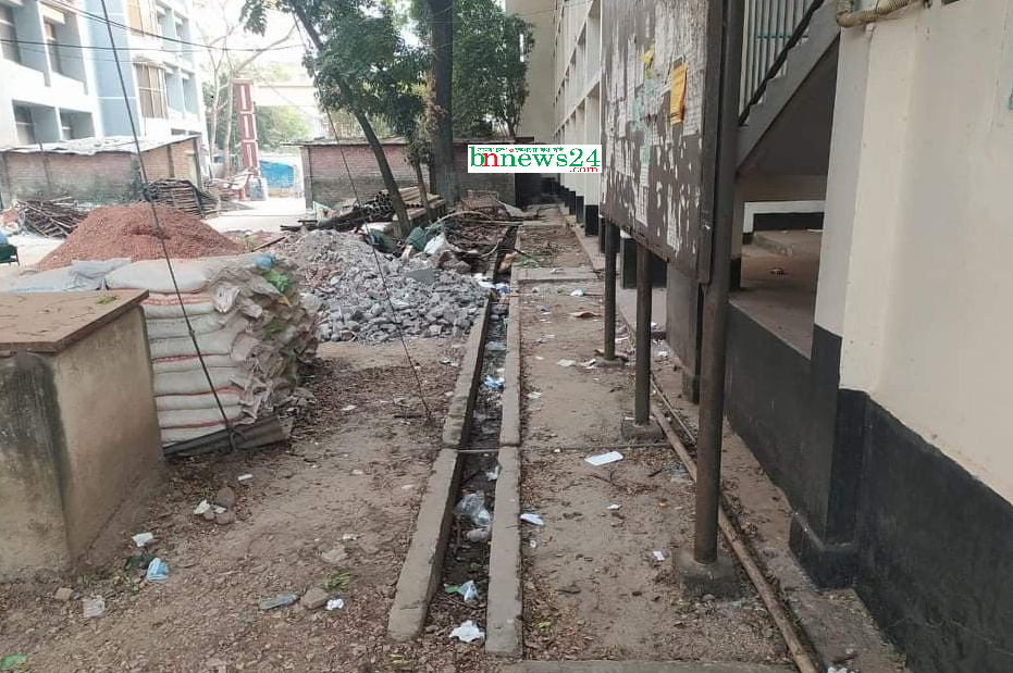 অপরিকল্পিত ড্রেনেজ ব্যবস্থায় জবির পয়ঃনিষ্কাশন অবস্থা নাজুক