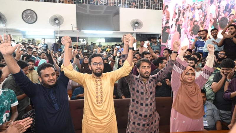 জাকসুর ভিপি স্বতন্ত্র প্রার্থী জিতু, জিএস শিবিরের মাজহার