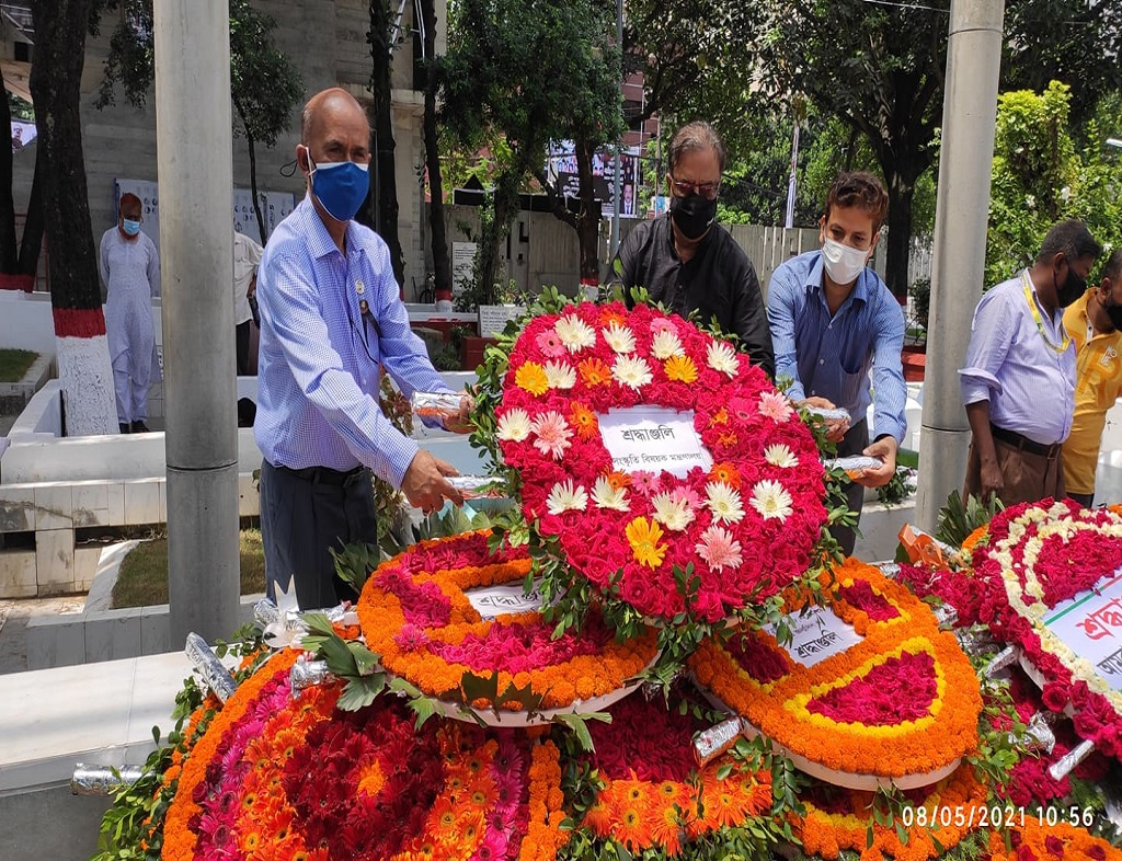 শেখ কামালের সমাধিতে পুষ্পার্ঘ্য অর্পণ করেন সংস্কৃতি বিষয়ক মন্ত্রণালয়
