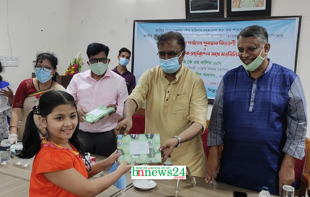 সীমিত পরিসরে স্বাস্থ্যবিধি মেনে সংস্কৃতি চর্চা শুরু করতে হবে : সংস্কৃতি প্রতিমন্ত্রী