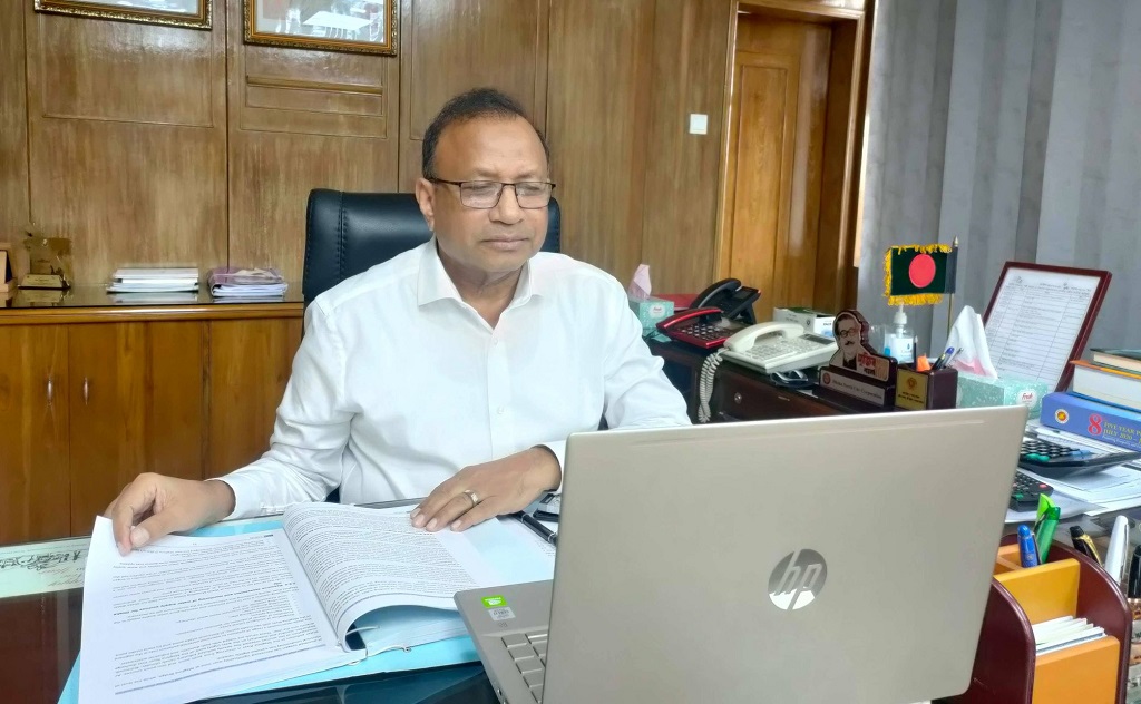 নদীতে বর্জ্য ফেলা বন্ধ করতে হবে: এলজিআরডি মন্ত্রী