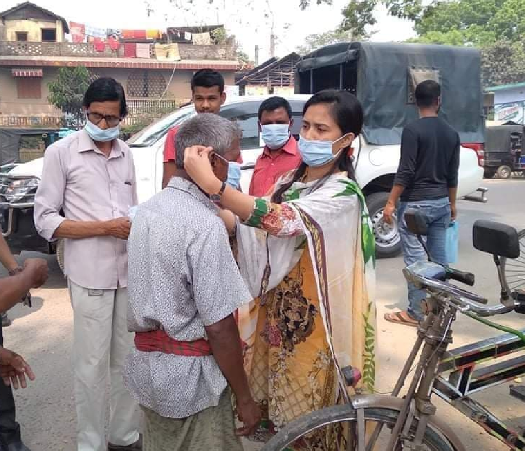 কোভিড-১৯ দ্বিতীয় ধাপ মোকাবেলায় শার্শায় মাস্ক বিতরণ