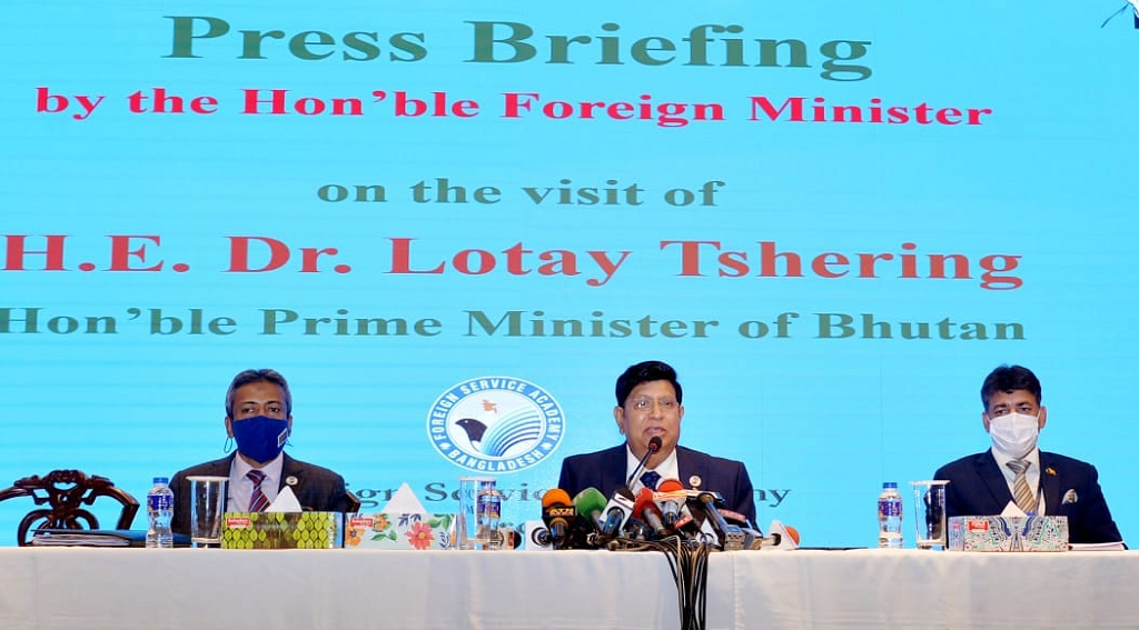 ভুটানের প্রধানমন্ত্রীকে বঙ্গবন্ধু স্মৃতি জাদুঘর ঘুরিয়ে দেখান পররাষ্ট্রমন্ত্রী