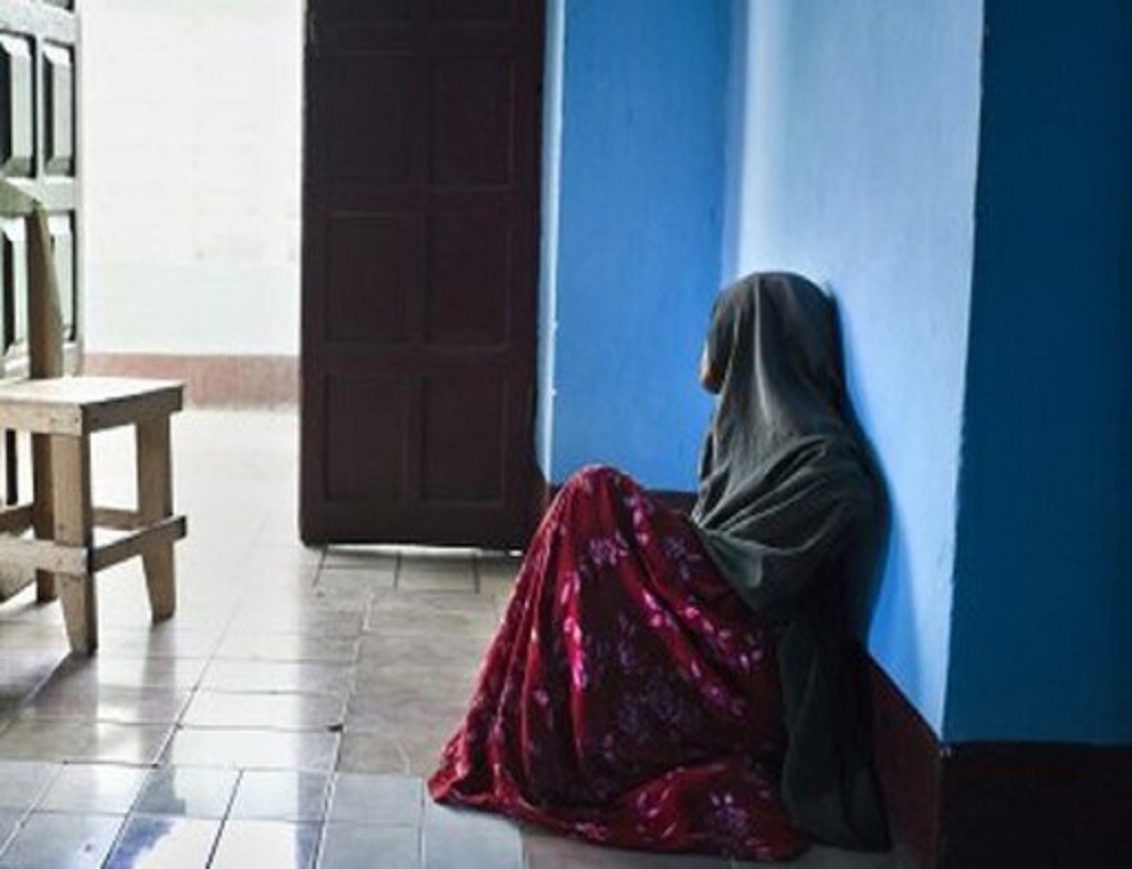 মাকে বাড়ি থেকে তাড়িয়ে দেয়ায় সন্তানদের বিরুদ্ধে পুলিশি ব্যবস্থা