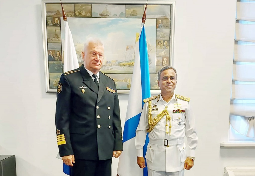 রাশিয়া সফর শেষে দেশে ফিরেছেন নৌবাহিনী প্রধান