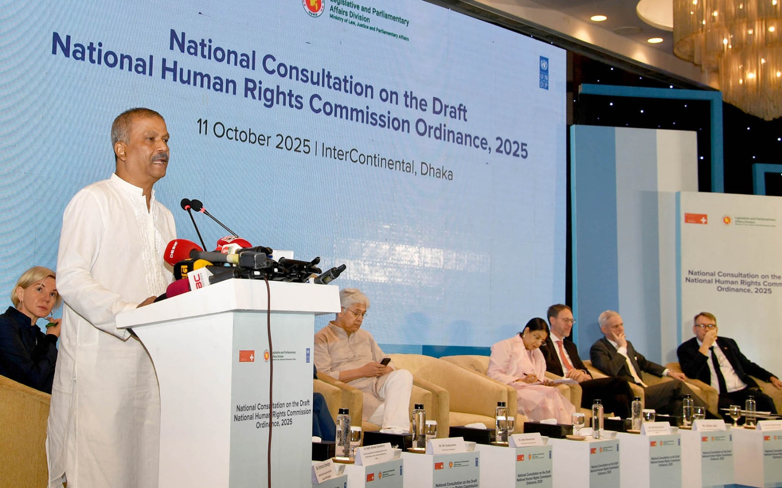 উপদেষ্টারা নিশ্চিতভাবে জানেন তাঁদের সেফ এক্সিটের প্রয়োজন নেই: আইন উপদেষ্টা