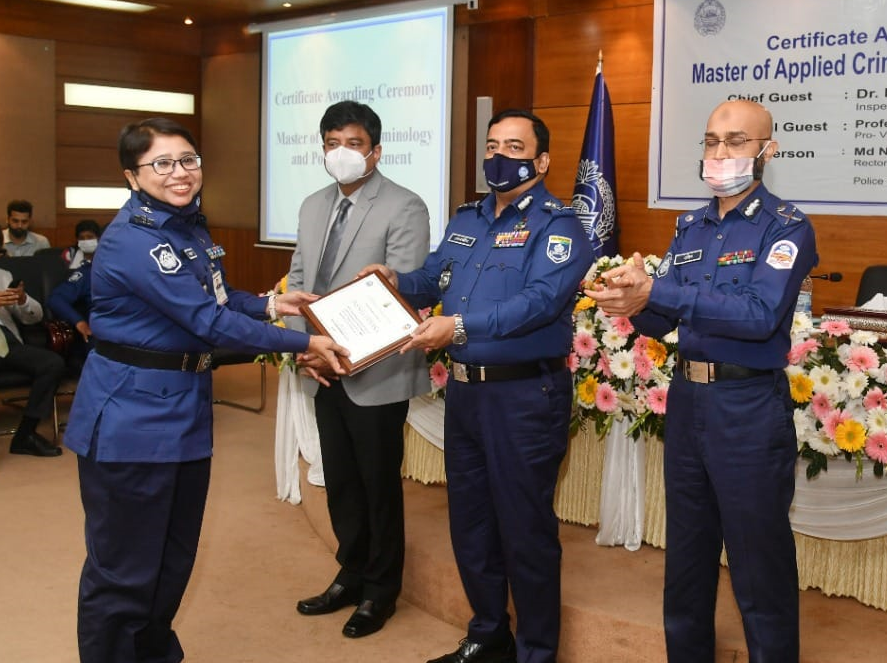 চ্যালেঞ্জ নিয়ে জনগণের কল্যাণে কাজ করতে হবে : আইজিপি