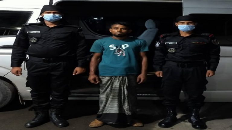 ফেন্সিডিলসহ এক মাদক ব্যবসায়ীকে গ্রেফতার করেছে র‌্যাব