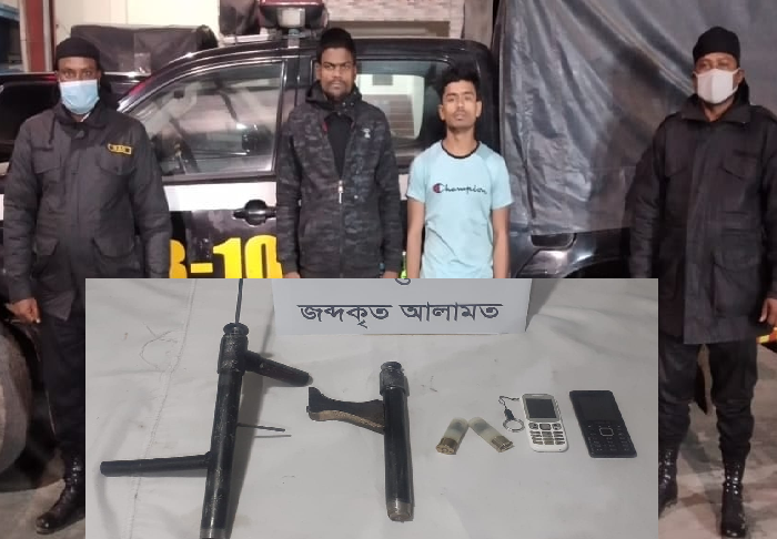 রাজধানীতে অস্ত্রধারী ২ সন্ত্রাসী গ্রেফতার