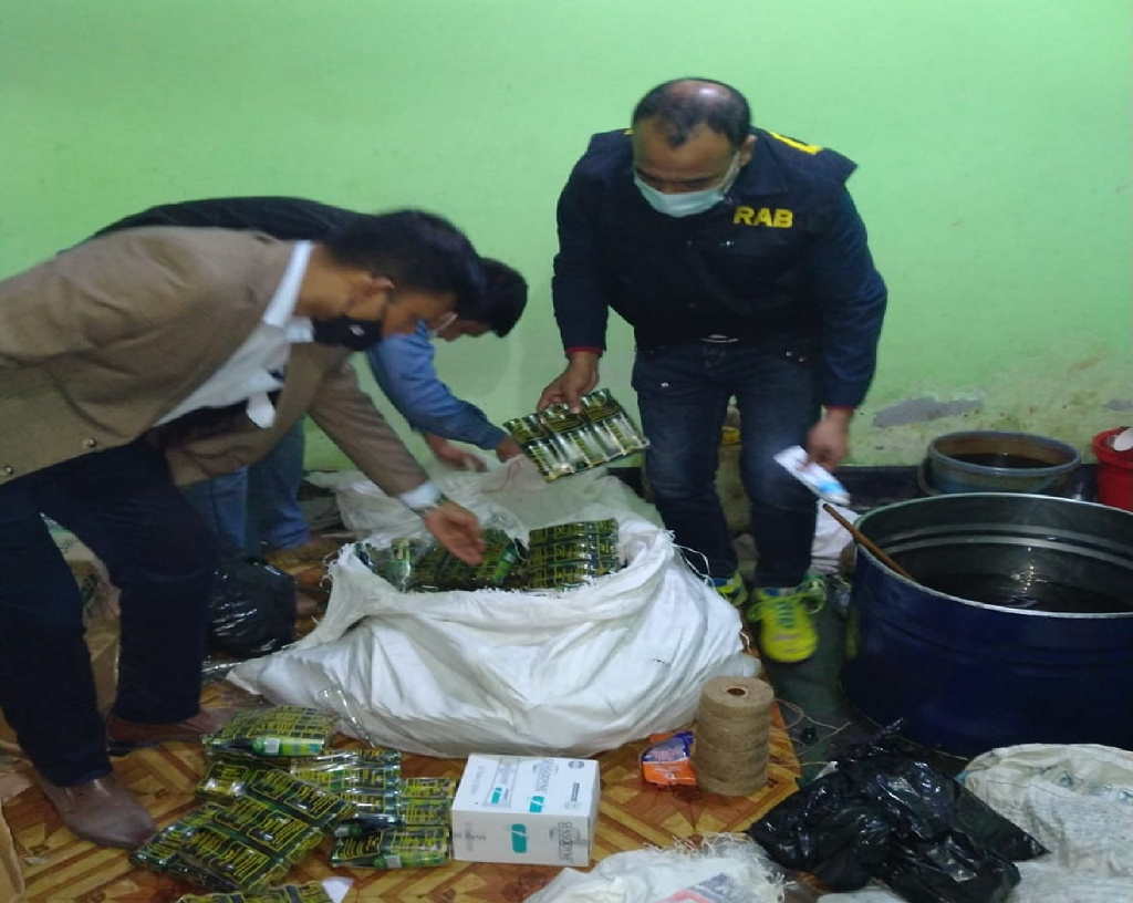 রাজধানীতে ভেজাল টুথপেস্ট ও শ্যাম্পু তৈরীর দায়ে ৪ প্রতিষ্ঠানকে জরিমান