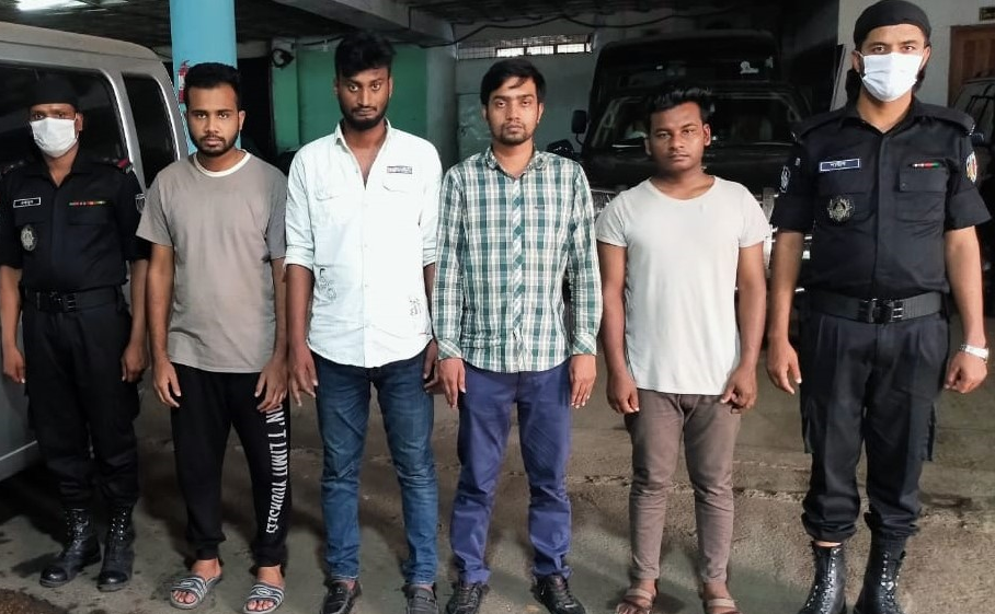 অনলাইনে দেহ ব্যবসা চক্রের মূল হোতাসহ গ্রেফতার ৪