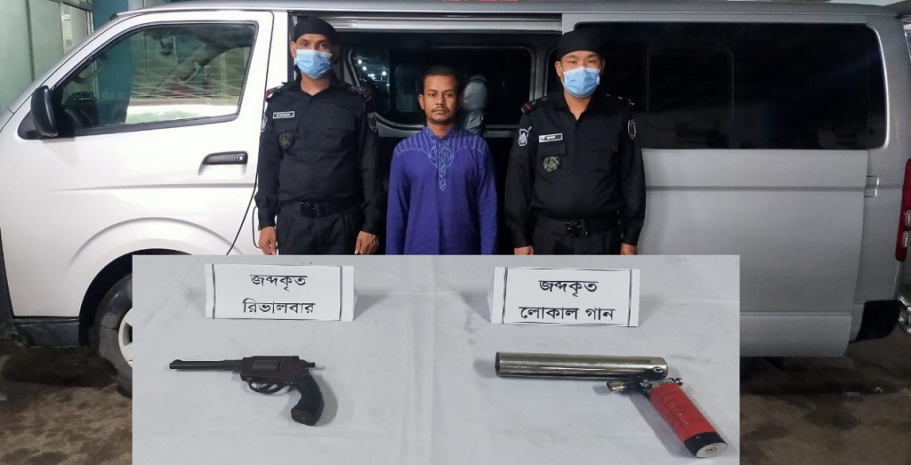 শীর্ষ সন্ত্রাসী প্রকাশ আলীকে অস্ত্রসহ আটক করেছে র‌্যাব-৩