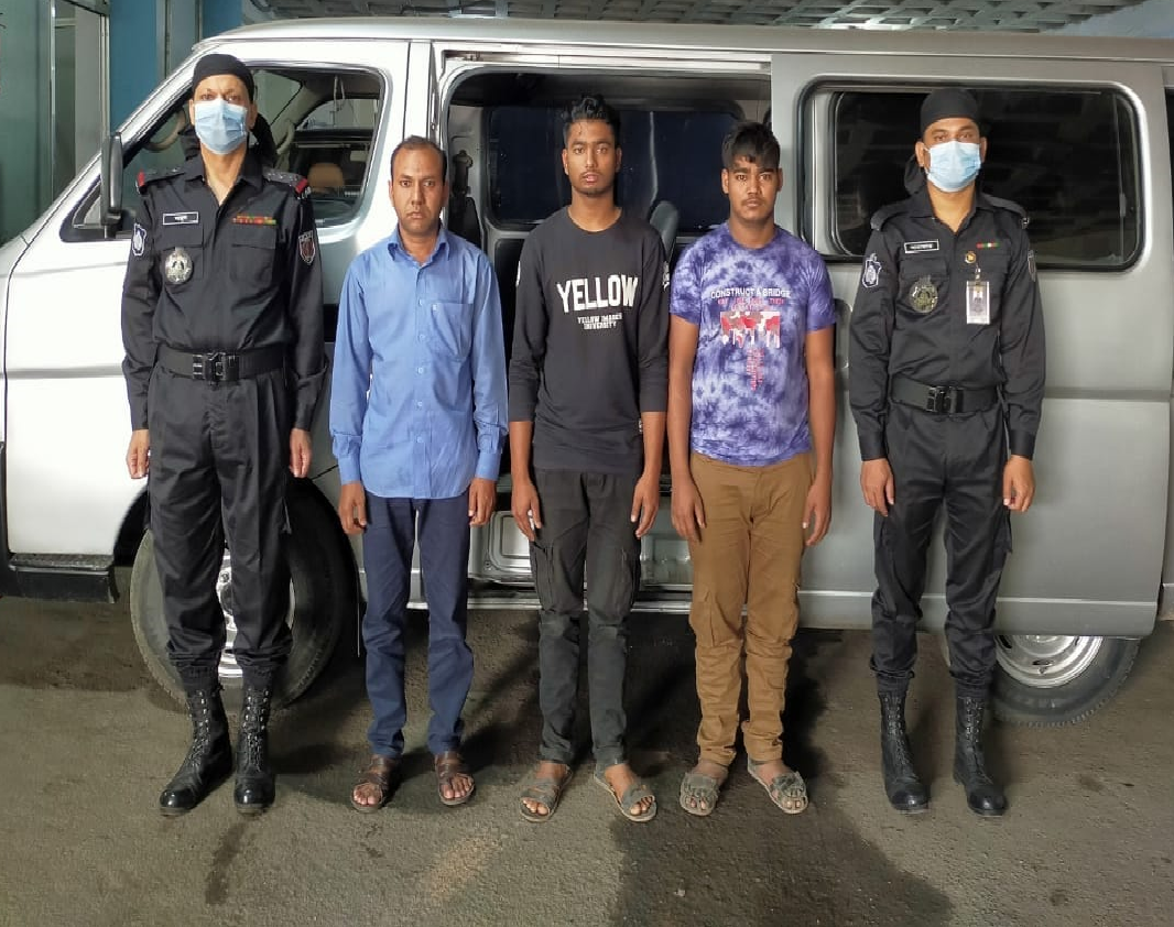 গাঁজাসহ ৩ মাদক ব্যবসায়ীকে গ্রেফতার করেছে র‌্যাব-৩