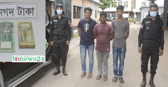 নারায়ণগঞ্জে লেগুনায় চাঁদাবাজির সময় তিনজনকে গ্রেফতার করেছে র‌্যাব-১১