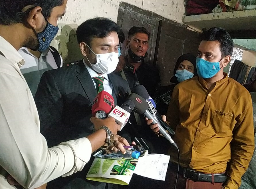 কুমারিকা-প্যারাসুট'এর মোড়কে বাজার জাত হচ্ছে এটা কি!