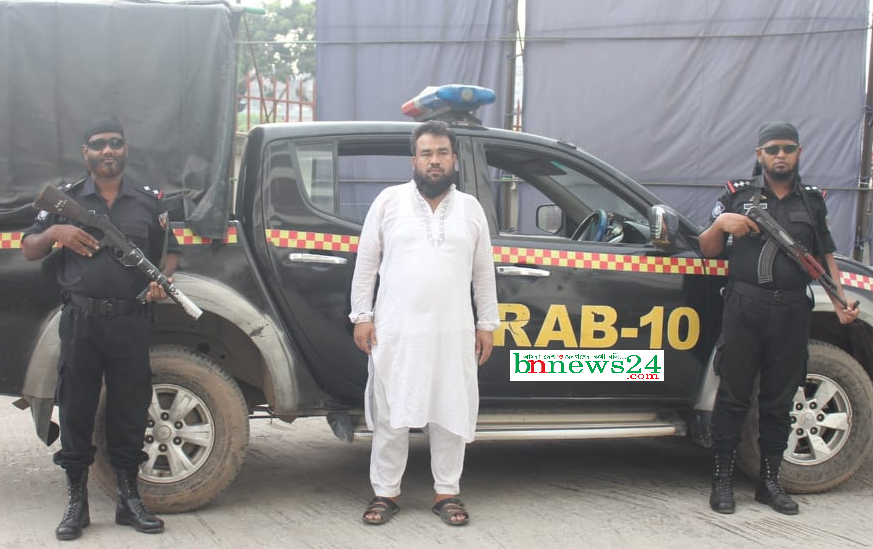 রাজধানীতে এক মাদক ব্যবসায়ীকে আটক করেছে র‌্যাব-১০
