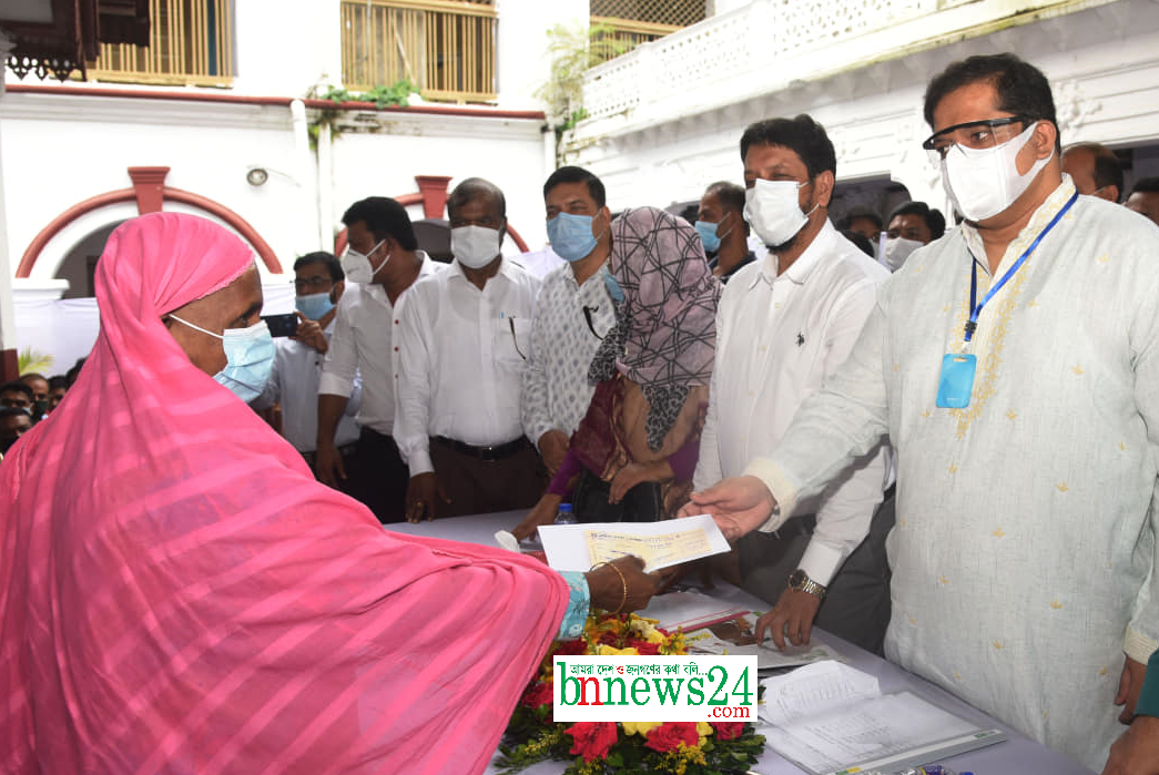 ৮৫ জনকে ৪২ লাখ, ৮০ সংগঠনকে ২৩ লাখ টাকার অনুদান দিলো ক্রীড়া প্রতিমন্ত্রী