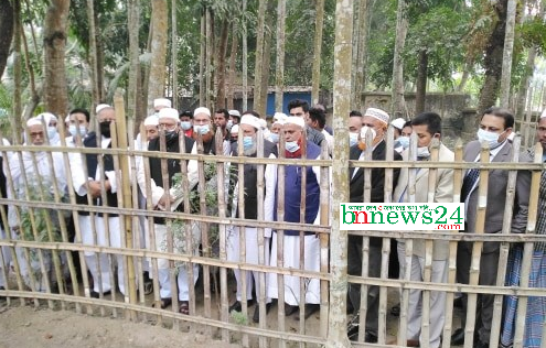 প্রয়াত ধর্ম প্রতিমন্ত্রীর কবর জিয়ারাত করলেন : ধর্ম প্রতিমন্ত্রী