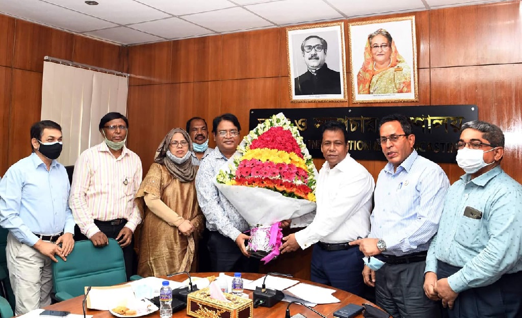 জনপ্রশাসন পদকে ভূষিত তথ্যসচিবকে বিভিন্ন সংস্থার অভিনন্দন