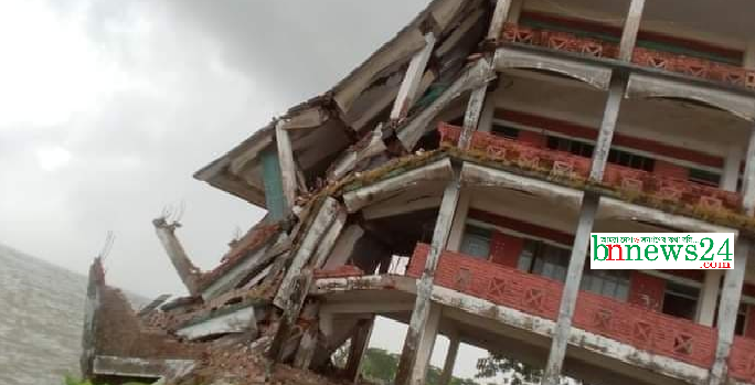 তজুমদ্দিনে তিন কোটি টাকায় নির্মিত স্কুল ভবন নদীগর্ভে বিলীন