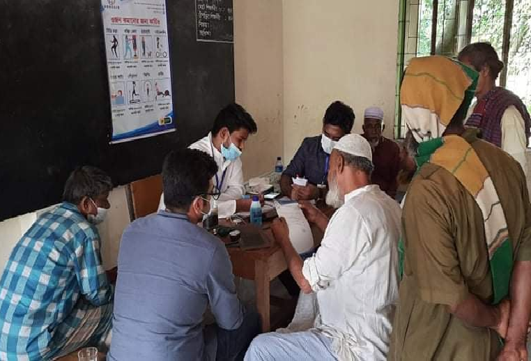 মাতৃভাষা দিবসে গ্রামবাসী পেল ফ্রি চিকিৎসা