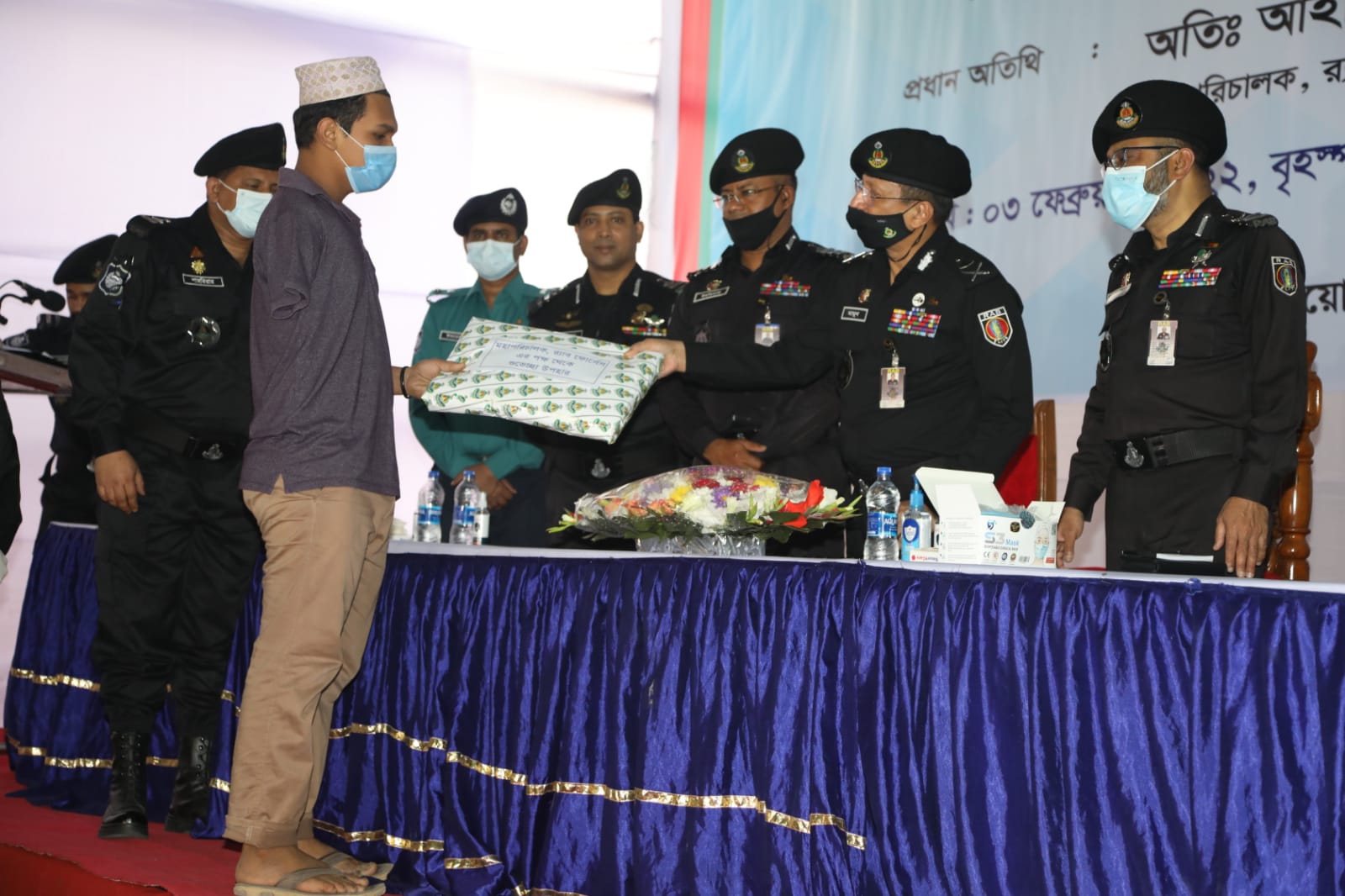 রাজধানীতে অসহায় প্রতিবন্ধীদের মাঝে র‍্যাবের শীত বস্ত্র বিতরণ