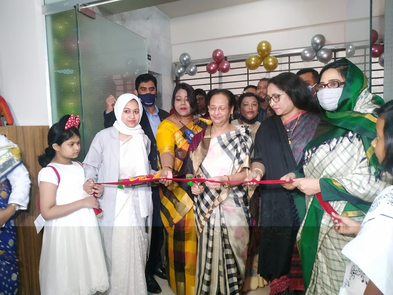 শিশু দিবাযত্ন কেন্দ্র রয়েছে খেলাধুলাসহ পড়ালেখার সুবিধা