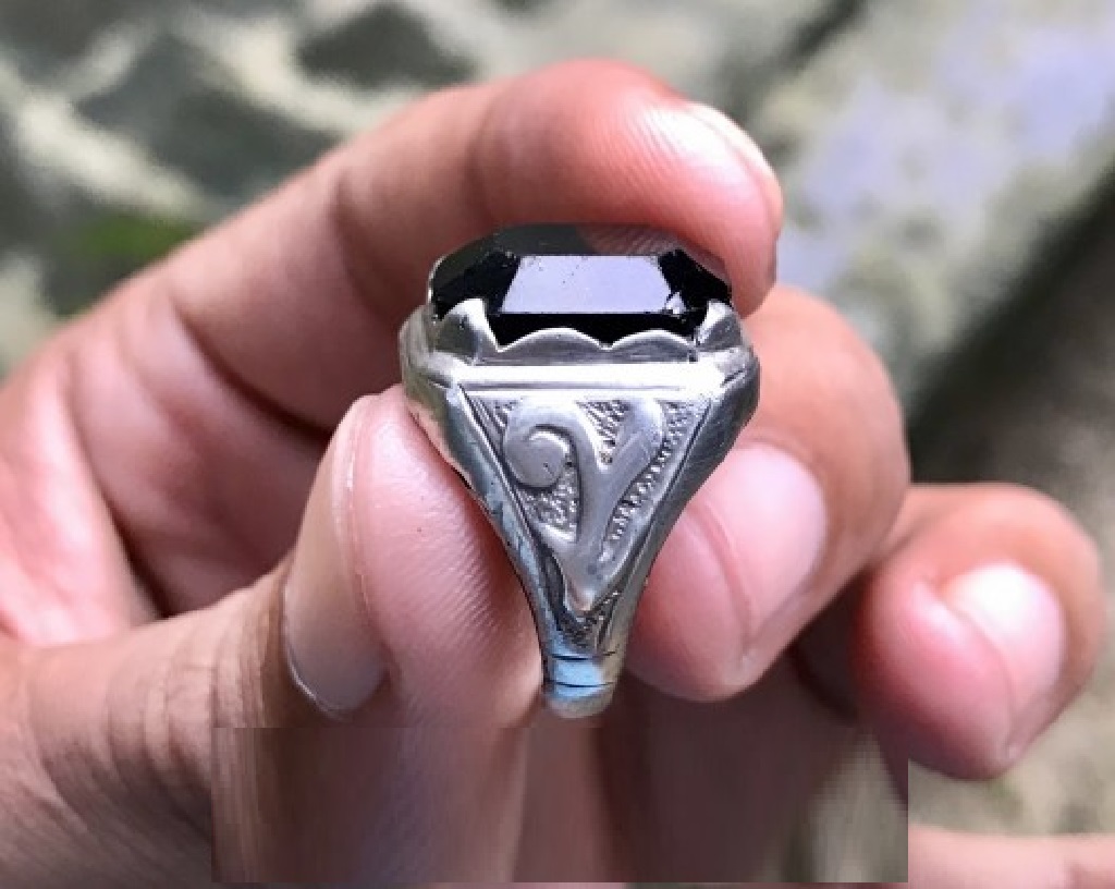 সব মুশকিল আসান; আংটি বিক্রেতার প্রতারণার হাত বাঁচতে চান ভুক্তভোগী