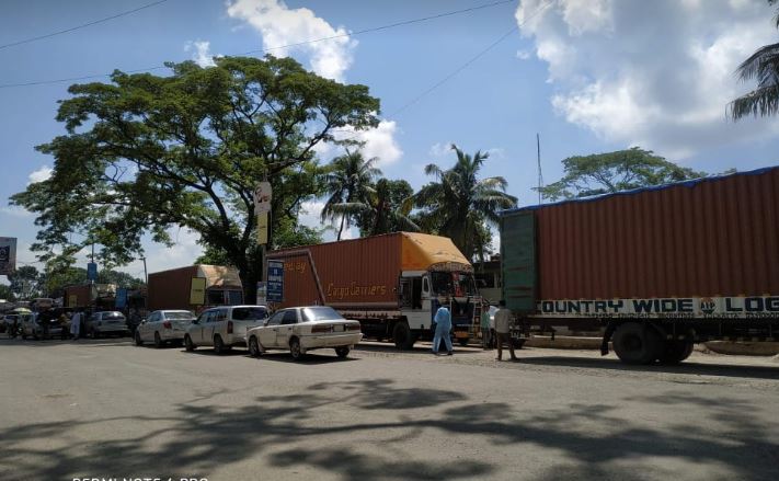 পে‌ট্রোপোলে আটকা আ‌ছে পাঁচ হাজার পণ্যবা‌হী ট্রাক