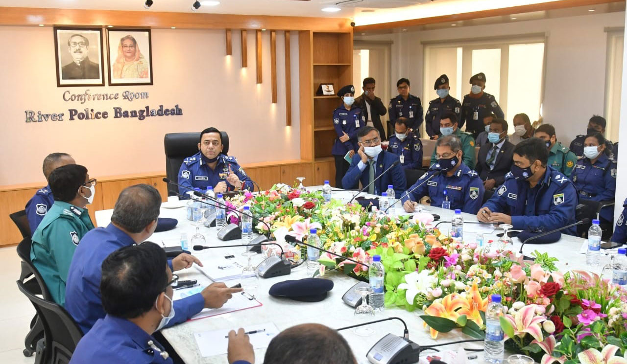 অর্থনীতিতে বিশেষ অবদান রাখছে নৌ পুলিশ: আইজিপি
